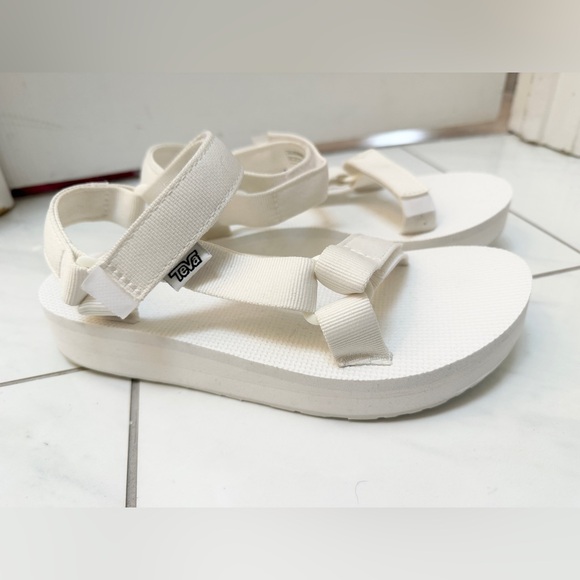 Teva Universal Midform Sandal in White Size 7 - Picture 5 of 8